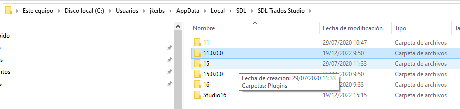 File Explorer window showing SDL Trados Studio folder with subfolders named 11, 11.0.0.0, 15, 15.0.0.0, 16, and Studio16, highlighting the 11.0.0.0 folder.