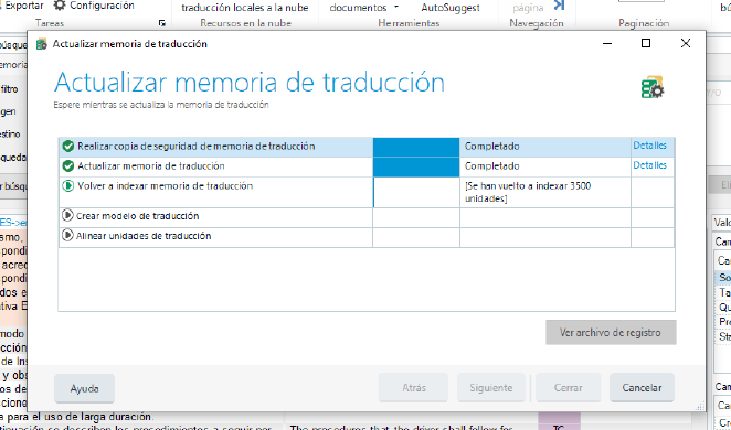 Screenshot of Trados Studio's 'Actualizar memoria de traducci n' window showing completed tasks for backing up and updating the translation memory.