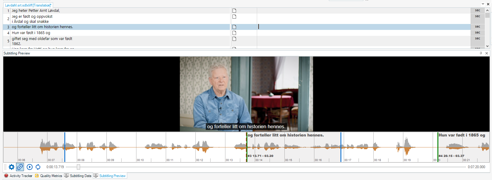 Screenshot of Trados Studio subtitling interface with Norwegian text, waveform display, and a video preview with a person's face blurred. Subtitles are synchronized with the audio.