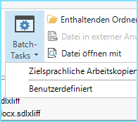 Trados Studio screenshot showing Batch Tasks dropdown menu with options including 'Enthaltenen Ordner', 'Datei in externer Anwendung', 'Datei offnen mit', 'Zielsprachliche Arbeitskopien', and 'Benutzerdefiniert'. Two file types listed below: '.sdlxliff' and '.docx.sdlxliff'.