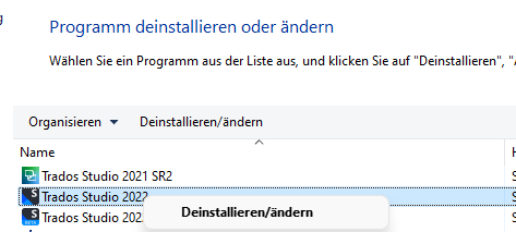 Windows control panel with 'Program deinstallieren oder  ndern' at the top. Trados Studio 2022 is highlighted with 'Deinstallieren ndern' option visible.