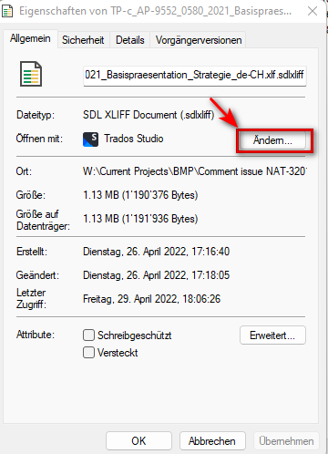 Properties window showing SDLXLIFF file type with 'Open with: Trados Studio' selected and an 'Change...' button highlighted.