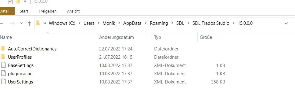 File Explorer window inside Trados Studio 15.0.0 folder showing subfolders and XML documents, but no TranslationmemoryRepository.xml file.