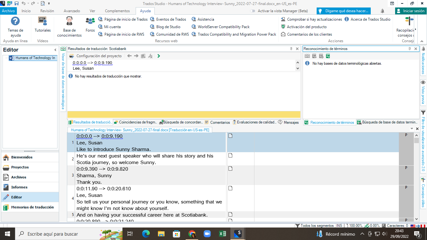 Trados Studio interface showing an error message 'No hay bases de datos terminologicas abiertas' indicating no termbase is open.