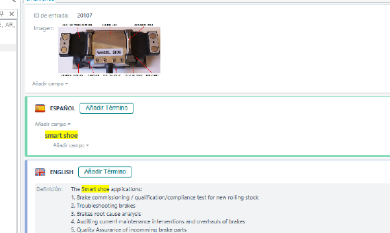 Screenshot showing 'smart shoe' highlighted as a hyperlink in the Trados Studio term base entry.