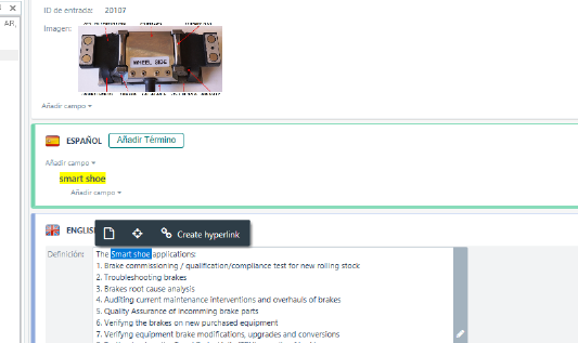 Screenshot of Trados Studio with 'Create hyperlink' option visible next to the 'smart shoe' term.