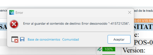 Trados Studio error dialog box displaying 'Error al guardar el contenido de destino: Error desconocido -415721256'. Buttons for 'Base de conocimientos' and 'Comunidad' are visible, as well as an 'Aceptar' button.
