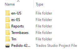 Folder view of a Trados Studio project with folders named en-US, es-ES, Reports, Termbases, Tm, and a Trados Studio Project File named Pedido 42...