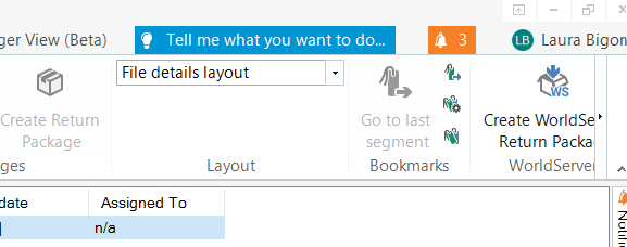 Trados Studio interface showing ribbon with 'Show tabs and commands' selected. An arrow on the right side, no additional buttons displayed when clicked.
