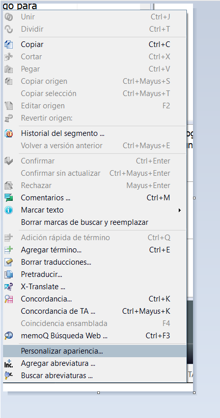 Screenshot of Trados Studio showing a dropdown menu with options such as Copiar, Cortar, Pegar, Confirmar, Comentarios, and Personalizar apariencia, indicating a user interface for text editing and translation management.