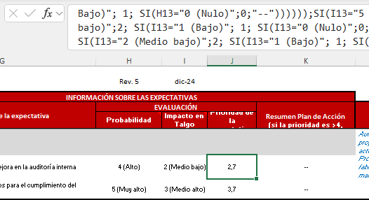 Spreadsheet with a formula bar displaying a complex formula in Spanish, no errors visible.