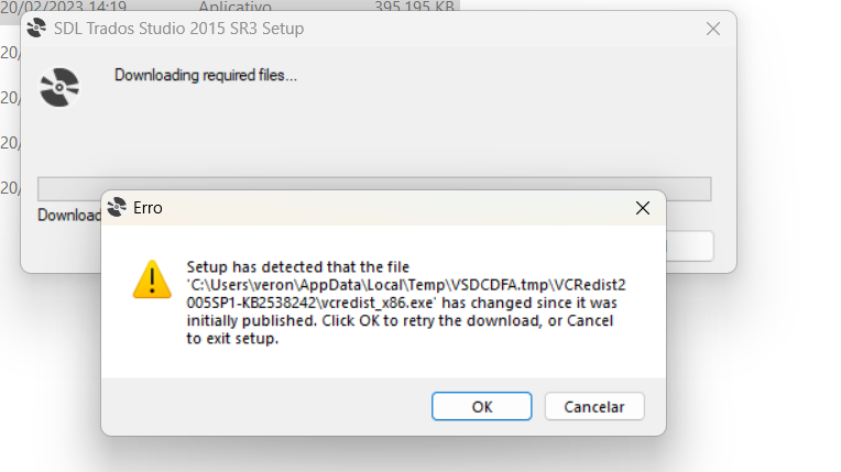 SDL Trados Studio 2015 SR3 Setup window showing progress bar with text 'Downloading required files...'.