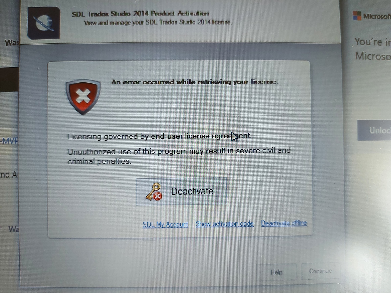 Trados Studio screen displaying an error 'An error occurred while retrieving your license.' and a warning about unauthorized use leading to civil and criminal penalties.