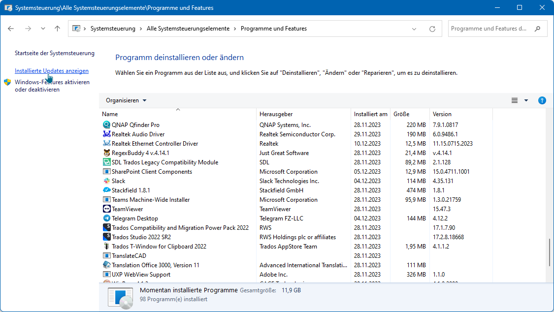 Windows Control Panel showing installed programs and features with Trados Studio 2022 SR2 highlighted among other listed applications.