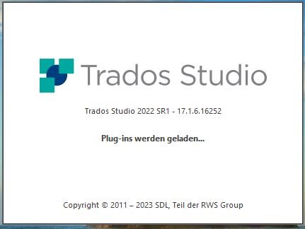 Trados Studio startup window displaying version 2022 SR1 - 17.1.6.16252 and a message 'Plug-ins werden geladen...' indicating plugins are loading.