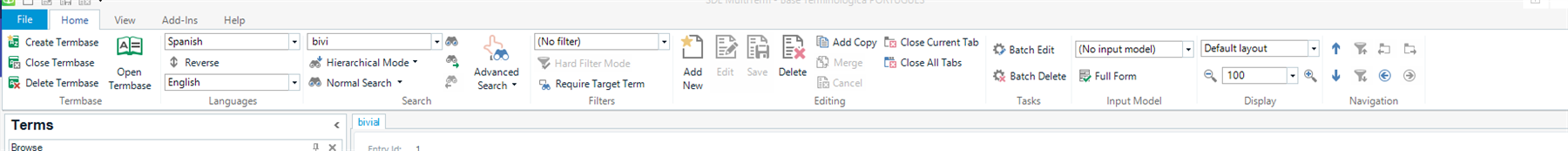 Trados Studio interface showing the 'View' tab selected with 'Hitlist' option enabled, and 'Default layout' dropdown visible. No errors or warnings present.