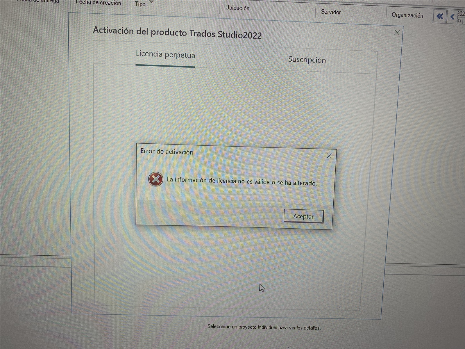 Screenshot of Trados Studio 2022 activation error message stating 'Error de activacion: La informacion de licencia no es valida o se ha alterado.' with an 'Aceptar' button.