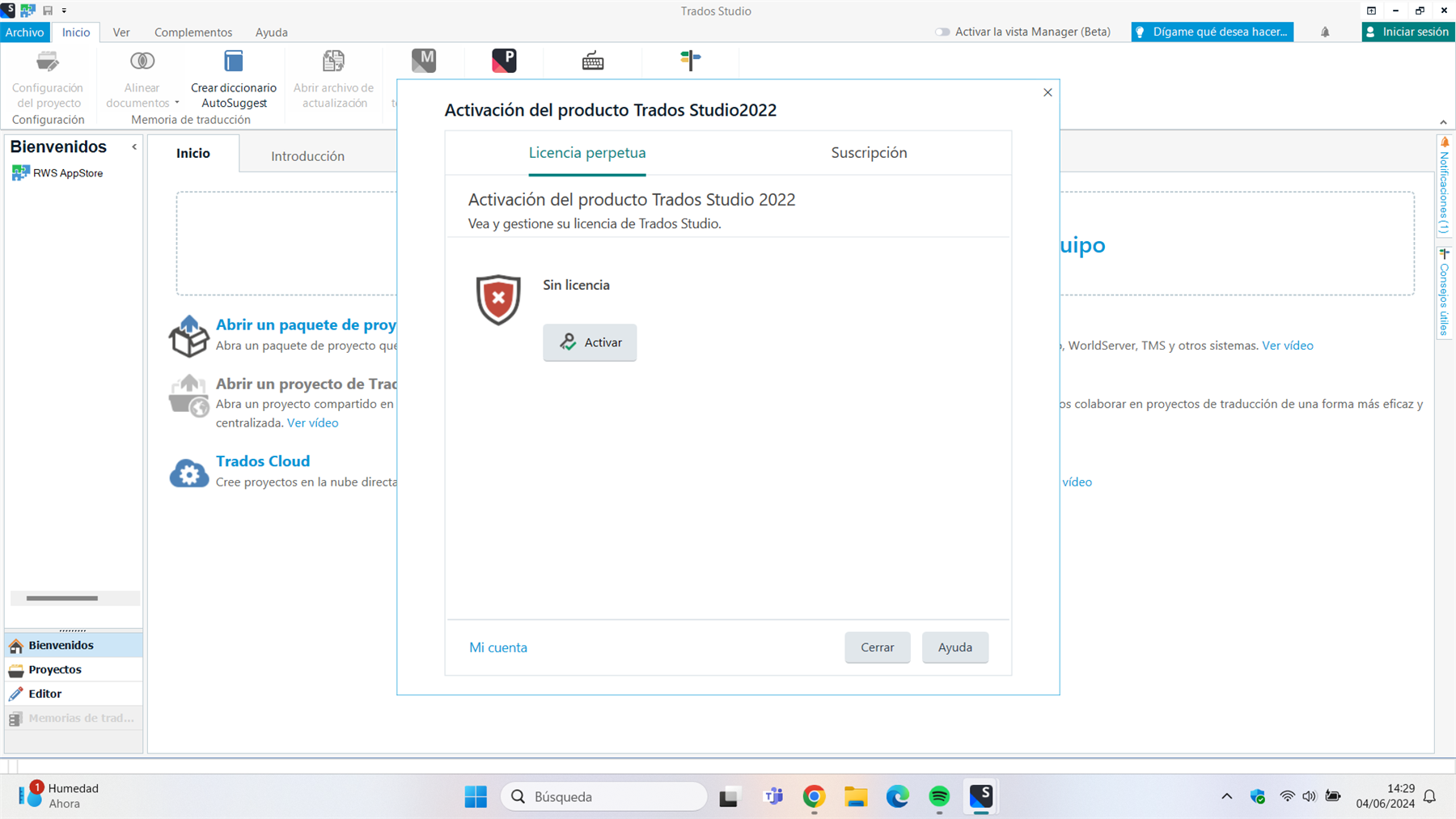Trados Studio activation window with 'Activacion del producto Trados Studio 2022' header, showing 'Sin licencia' and an 'Activar' button.