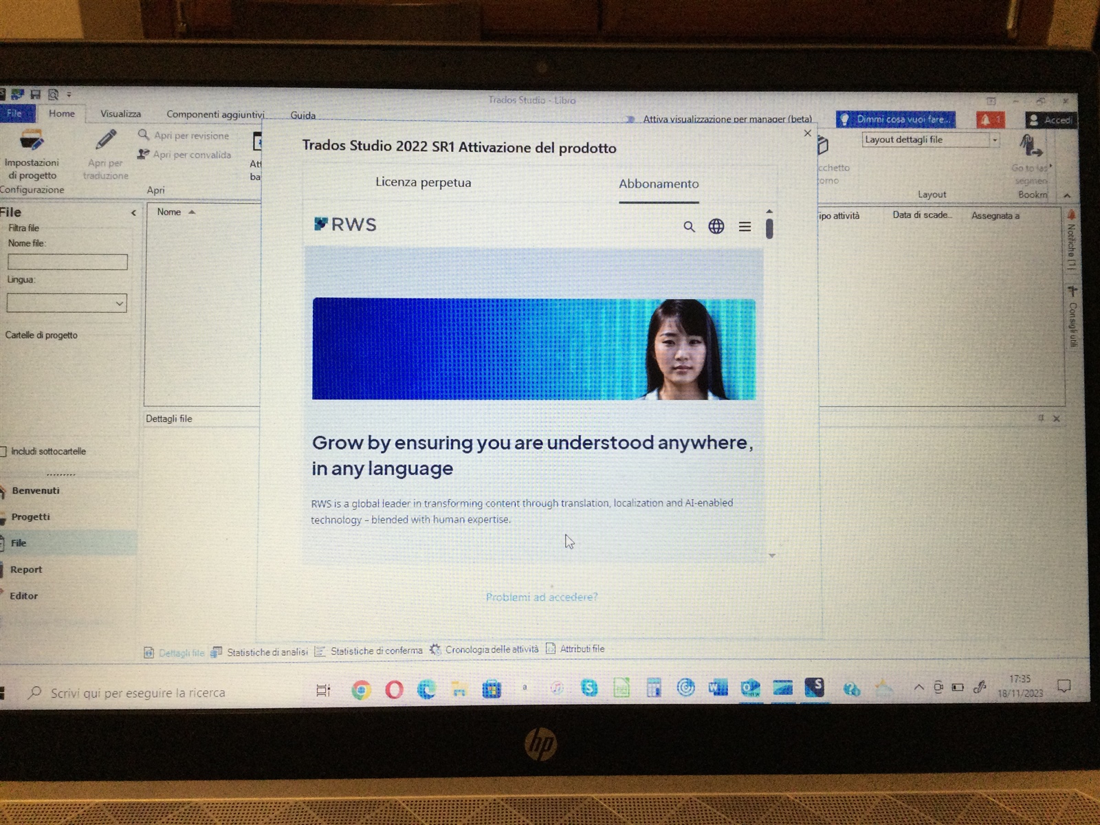 Screenshot of Trados Studio 2022 SR1 Product Activation screen showing RWS welcome page instead of activation page, with a 'Problem ati accedere?' link visible.