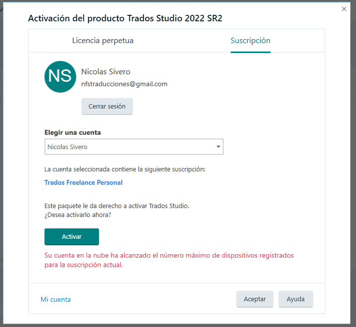 SDL Trados Studio 2022 SR2 activation window with an error message stating 'Su cuenta en la nube ha alcanzado el numero maximo de dispositivos registrados para la suscripcion actual.' A user account is visible with an 'Activate' button and options to accept or seek help.