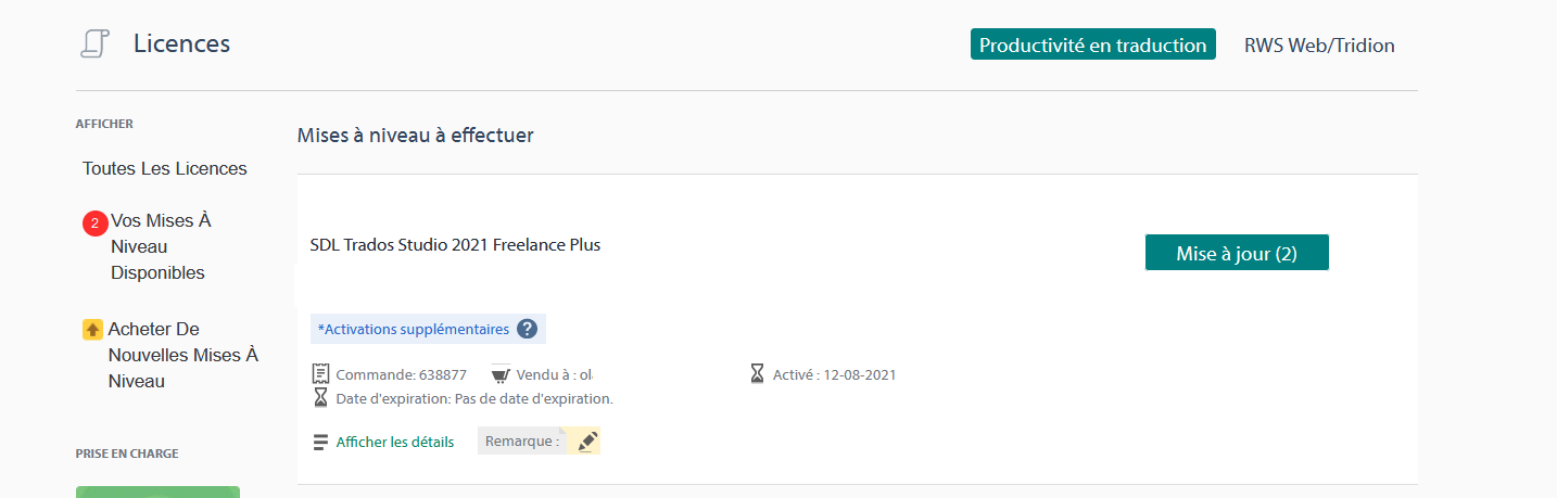 Trados Studio Licenses page showing 'Mises a niveau a effectuer' section with 'SDL Trados Studio 2021 Freelance Plus' and a 'Mise a jour (2)' button. Activation number intentionally blurred out.