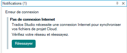 Notification in Trados Studio with an error 'Pas de connexion Internet. Trados Studio necessite une connexion Internet pour synchroniser vos fichiers de projet Cloud. Verifiez votre reseau et reessayez.' with a 'Reessayer' button.