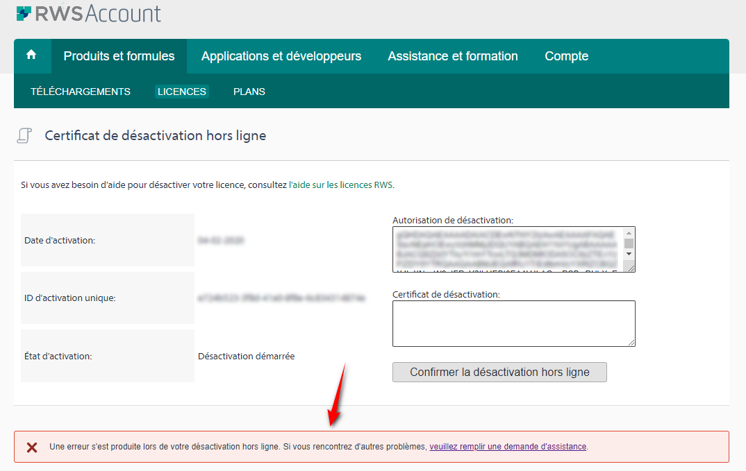 Screenshot of Trados Studio showing an error message during offline deactivation process, with a red error icon and text in French indicating a problem occurred and suggesting to fill out a support request.