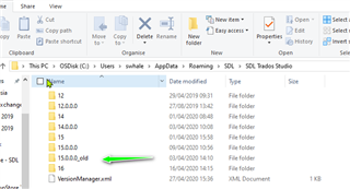 File Explorer window showing the SDL Trados Studio folder with a renamed subfolder '15.0.0.0_old' highlighted by a green arrow.