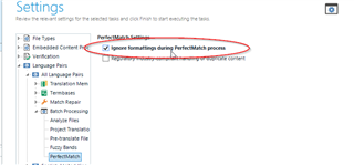 Trados Studio settings window with 'Ignore formatting during PerfectMatch process' option circled in red.