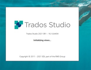 Startup screen of SDL Trados Studio 2021 displaying the version number 16.1.8.4404 and a message 'Initializing views...'