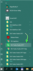 Start menu open showing a list of programs including SDL Trados Studio 2017 folder highlighted with a green arrow pointing to it.