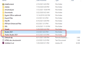 File Explorer window showing two folders highlighted: 'Studio 2021' and 'Trados Studio 2021'.