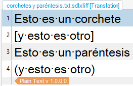 Screenshot of Trados Studio showing a 2-line TXT file with text segments containing brackets and parentheses in Spanish.