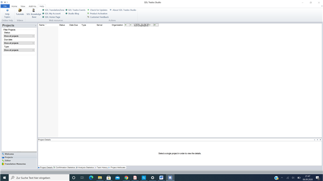 Screenshot of Trados Studio interface with a cluttered and disorganized right column displaying various error messages and overlapping text.