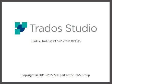 Initial splash screen of Trados Studio 2021 SR2 version 16.2.10.9305 displaying the logo and version information.