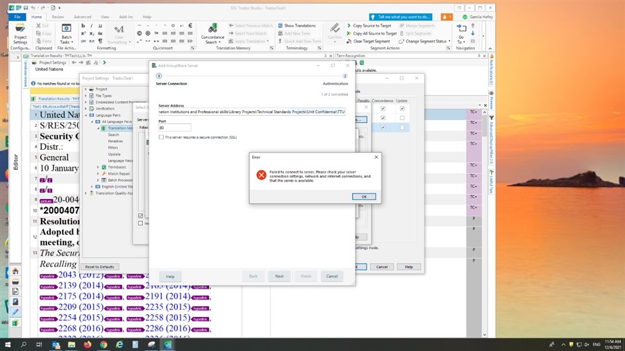 Screenshot of Trados Studio with an error message 'Failed to connect to server. Please check your server connection settings, network, and internet connection, and that the server is available.'