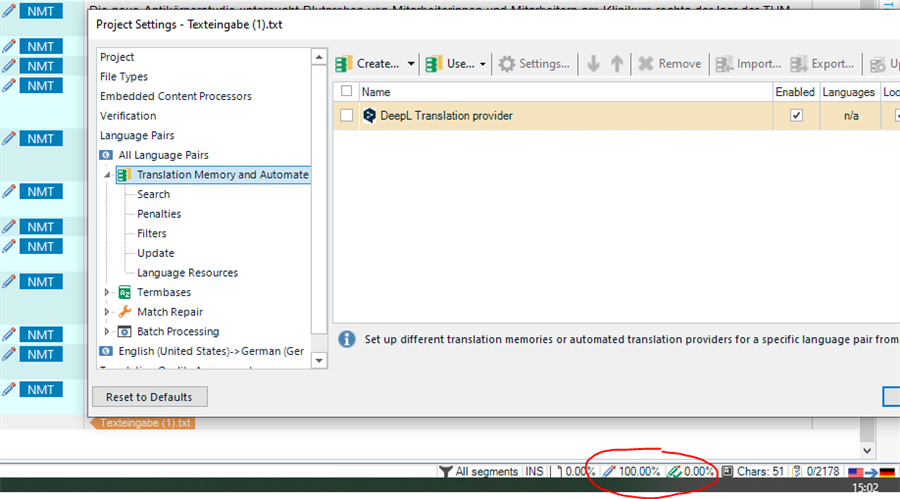 Trados Studio screenshot showing project settings with DeepL Translation provider checked and all segments at 100% translated.