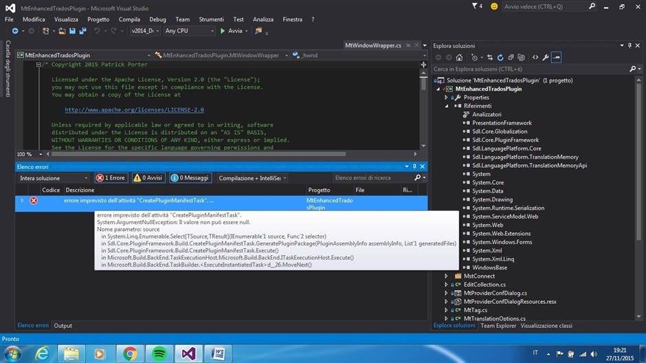 Screenshot of Microsoft Visual Studio with a build error in Italian. The error message in the 'Error List' pane states an unexpected error in the 'CreatePluginManifest' task, mentioning a null pointer exception for the 'source' parameter.