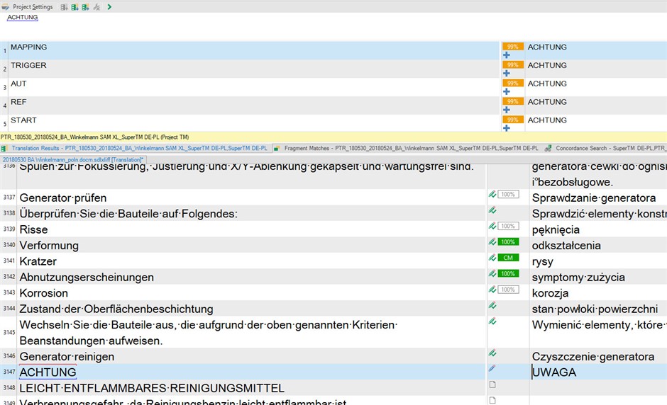 Screenshot of Trados Studio interface showing the same translation project with acronym recognition on. The segment 'ACHTUNG' is correctly translated to 'UWAGA'.