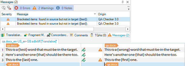 Trados Studio message window showing 2 warnings about bracketed items found in source but not in target, with examples highlighted in the translation grid.