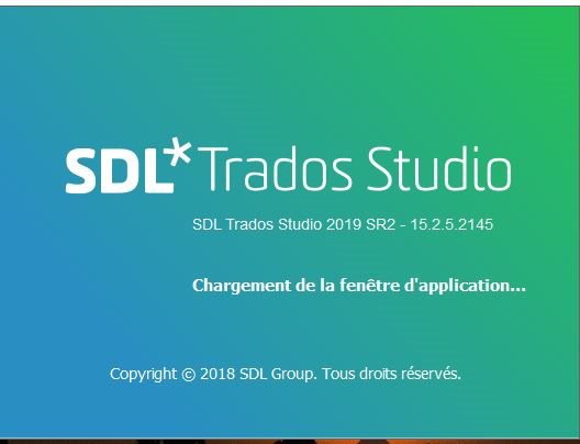 SDL Trados Studio splash screen displaying version 2019 SR2 - 15.2.5.2145 and a loading message in French 'Chargement de la fen tre d'application...'.